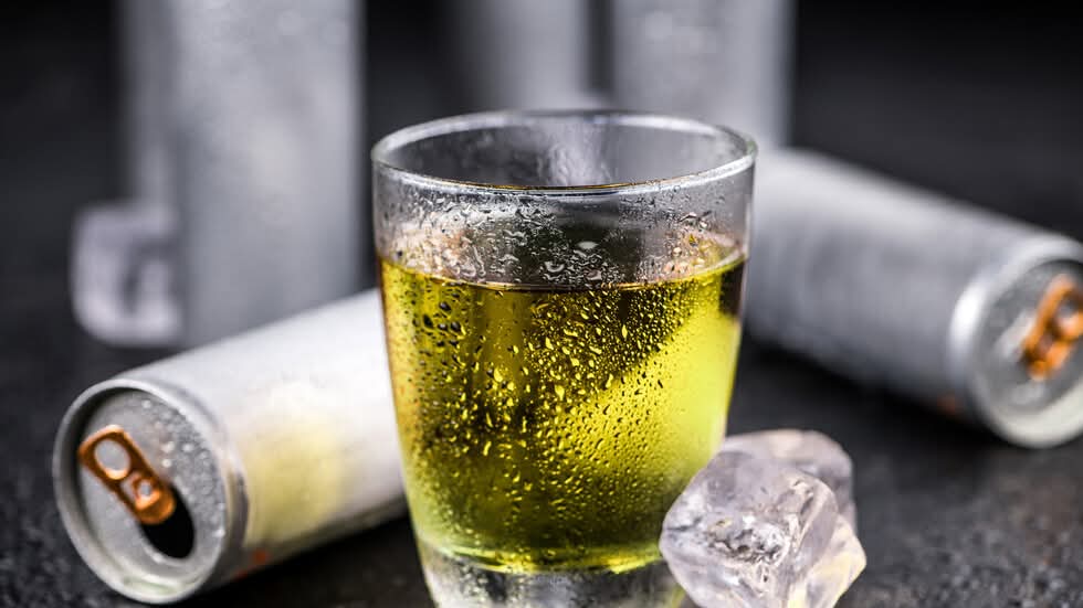 ‫مخاطر عديدة لمشروبات الطاقة على صحة المراهقين.. تعرفوا عليها