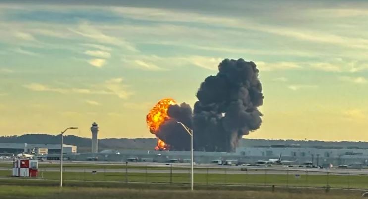 7 قتلى بتحطم طائرة شحن أميركية أثناء إقلاعها من مطار بكنتاكي