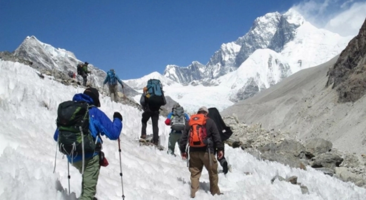 مصرع 7 متسلقين بعد انهيار جليدي في نيبال