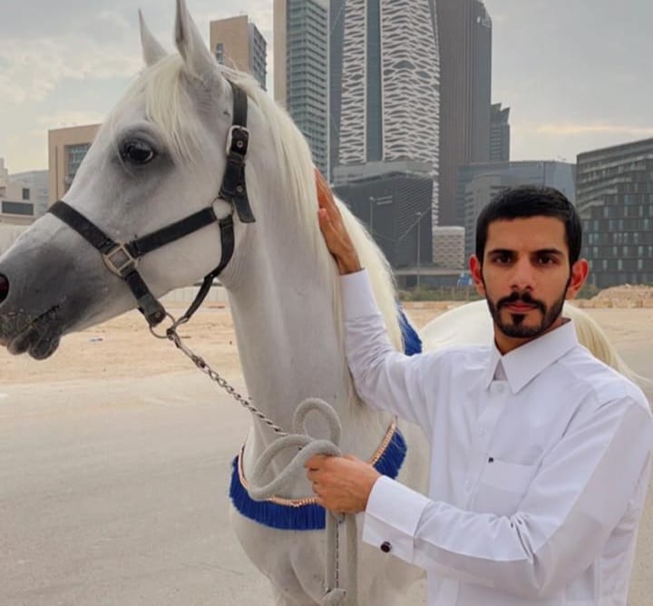 سعيد الشهري.. فارس يروي حكاية الخيل بعدسته