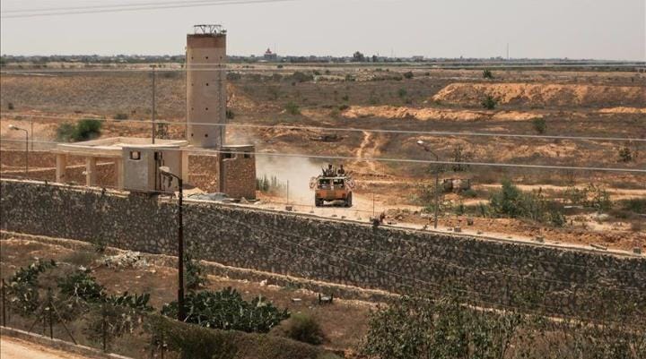 إسرائيل تعلن الحدود المصرية ”منطقة عسكرية مغلقة” والمسيرات تدخل على خط