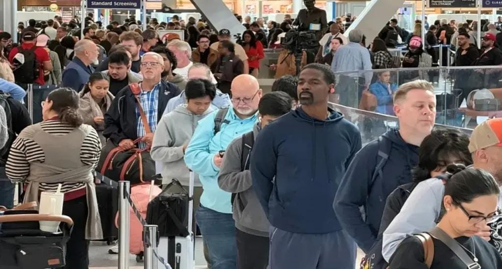 شلل المطارات الأمريكية يتسع.. الإغلاق الحكومي يشل حركة الطيران ويدخل الملايين في فوضى الرحلات