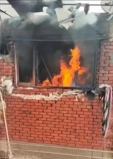 مأساة في شبرا الخيمة: شاحن هاتف يودي بحياة أسرة بكاملها في حريق مشؤوم