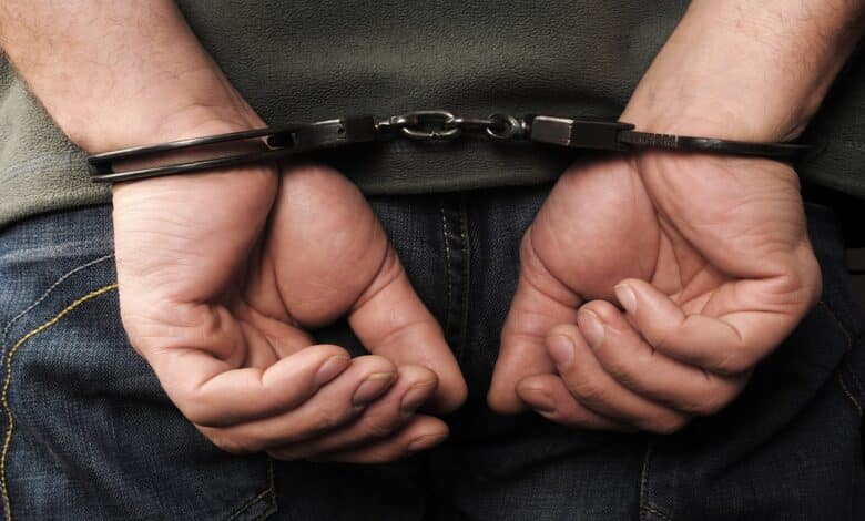 الأمن العام: إلقاء القبض على شخص ظهر في مقطع فيديو يطلب مبلغاً مالياً من أحد السّيّاح في محافظة العقبة