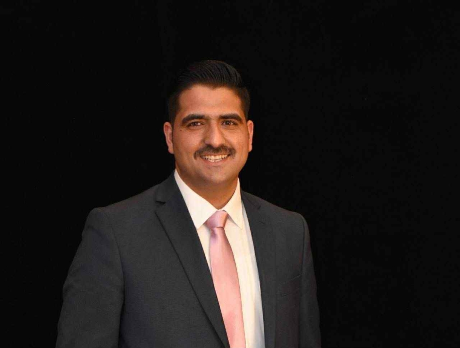 جرادات يبارك لابن العائلة الدكتور عمر علي جرادات حصوله على الدكتوراه في القانون