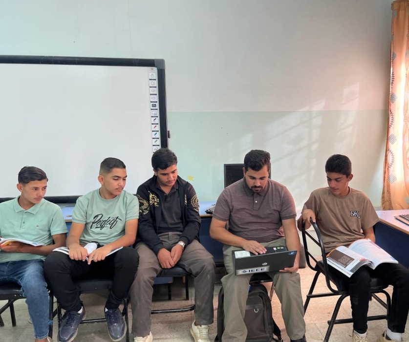 الخوالدة يكتب الذكاء الاصطناعي والشيخوخة الإدارية: حين يتقاعد العقل وتستيقظ الآلة