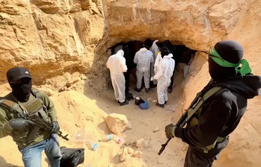 بعد 11 عاماً من الأسر.. ”المقاومة” تعلن تسليم جثة الضابط الإسرائيلي هدار غولدن.. من هو وما قصته؟