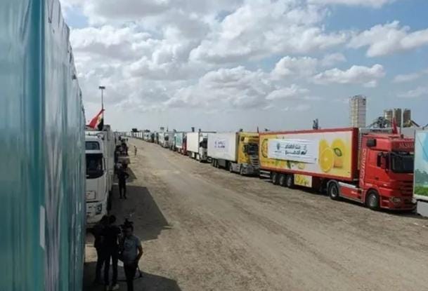 مركز أميركي: إدخال نحو 670 شاحنة مساعدات يوميا لغزة منذ بدء الاتفاق