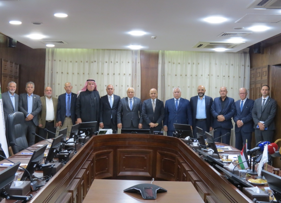 مذكرة تفاهم بين العمل وتجارة الأردن لتوفير عمالة غير أردنية للقطاع التجاري مقابل تشغيل أردنيين