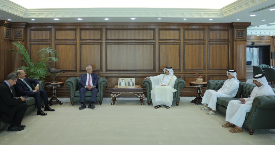 وزير الثقافة يلتقي في الدوحة نظيره القطري