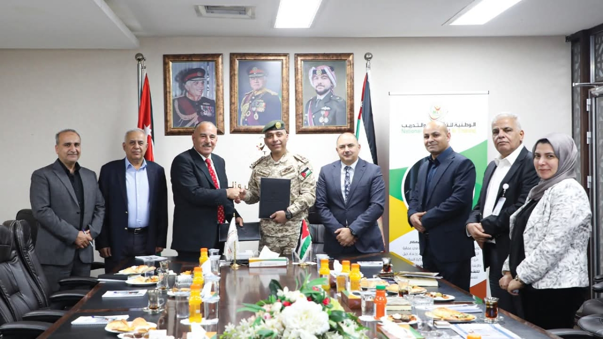 اتفاق بين الصخرة للاستشارات الأمنية والوطنية للتشغيل والتدريب...صور