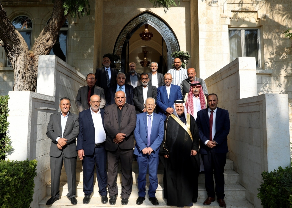 المتحدثون خاطر لــ الملك: سر يا سيدنا نحن خلفك الأهل والعزوة نحمل بيعة الوفاء وعهد الرجال إلى يوم الدين