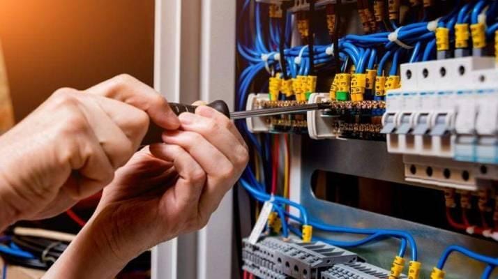 فصل الكهرباء من الـ9صباحا والى 4 عصرا عن مناطق في المملكة أسماء