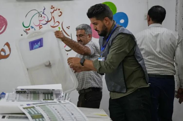 بدء الاقتراع في سادس انتخابات برلمانية بالعراق منذ 2003