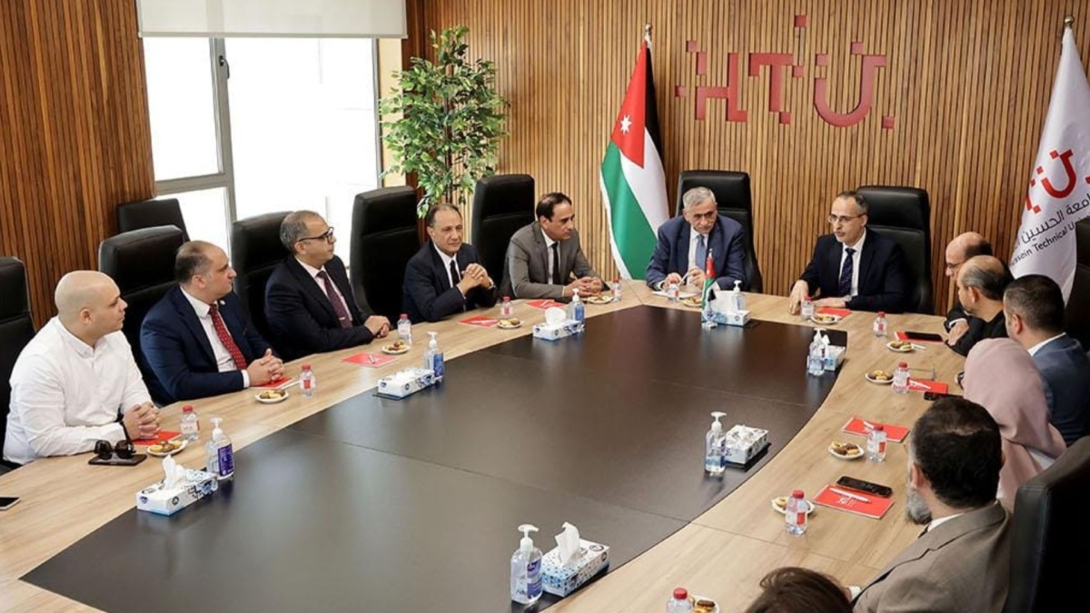 الجامعة الأردنية تتصدر المنصة التعليمية Htux.Org والحسين التقنية تكرمها