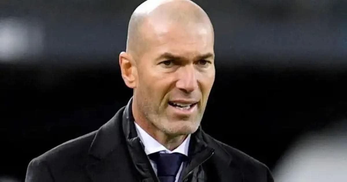 زيدان يكسر صمته ويؤكد اقتراب عودته إلى التدريب