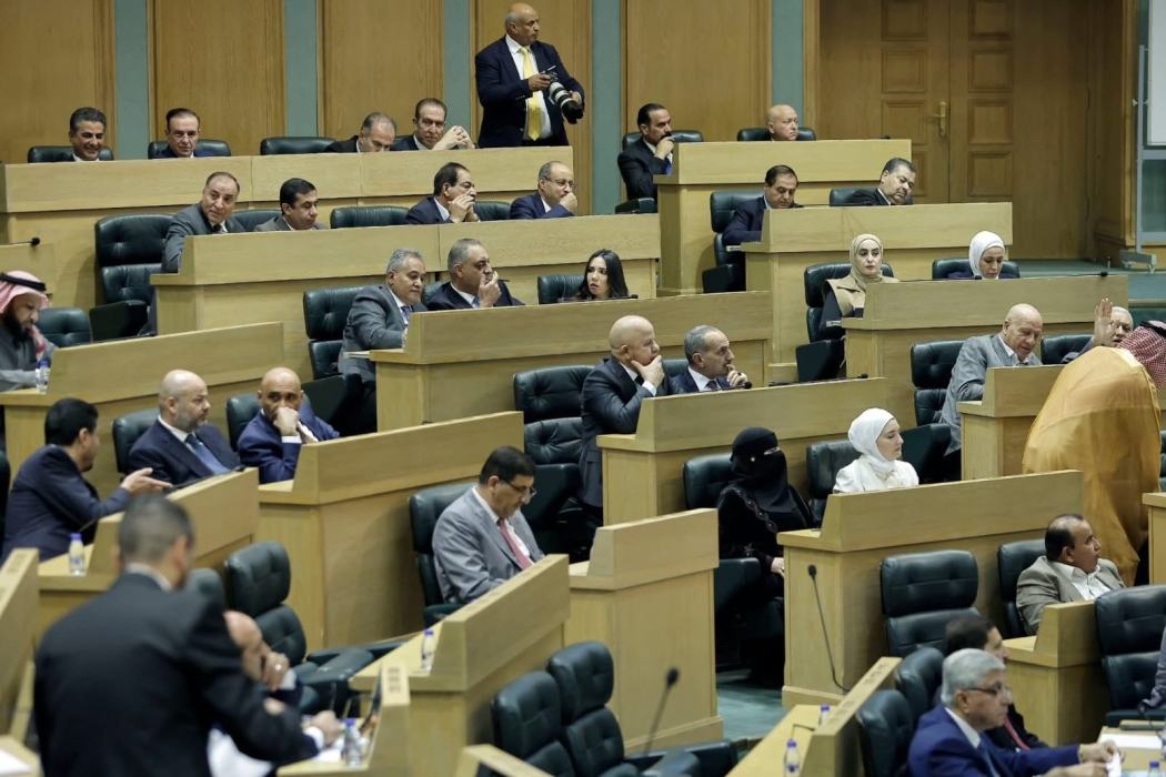 النواب: دخل الأردنيين يتآكل والضرائب استنزافية للمواطن