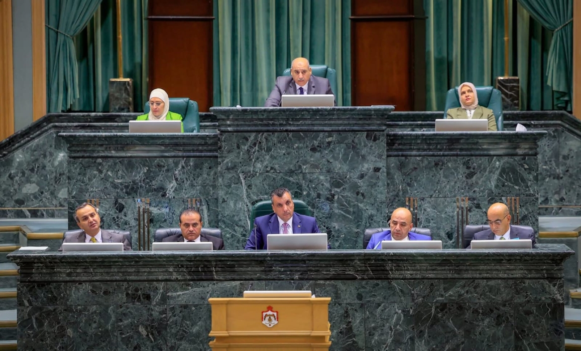 النواب يدعون للإسراع بإقرار الموازنة وتحسين رواتب العاملين والمتقاعدين