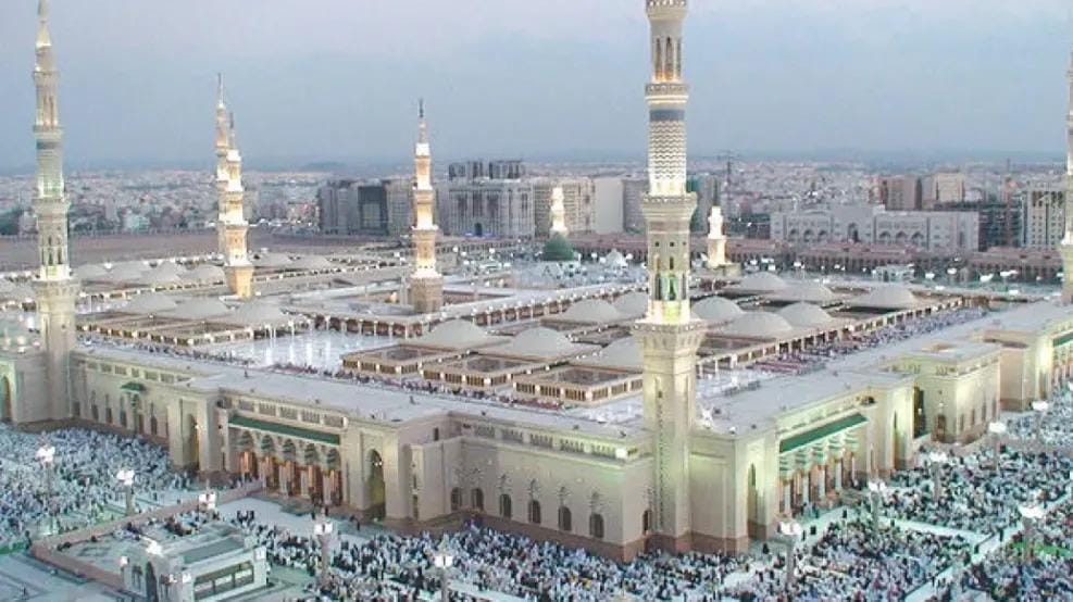 رد ناري من كاتب سعودي على تصريحات قيادي حوثي حول حلم عبدالملك باحتلال ”المدينة المنورة”