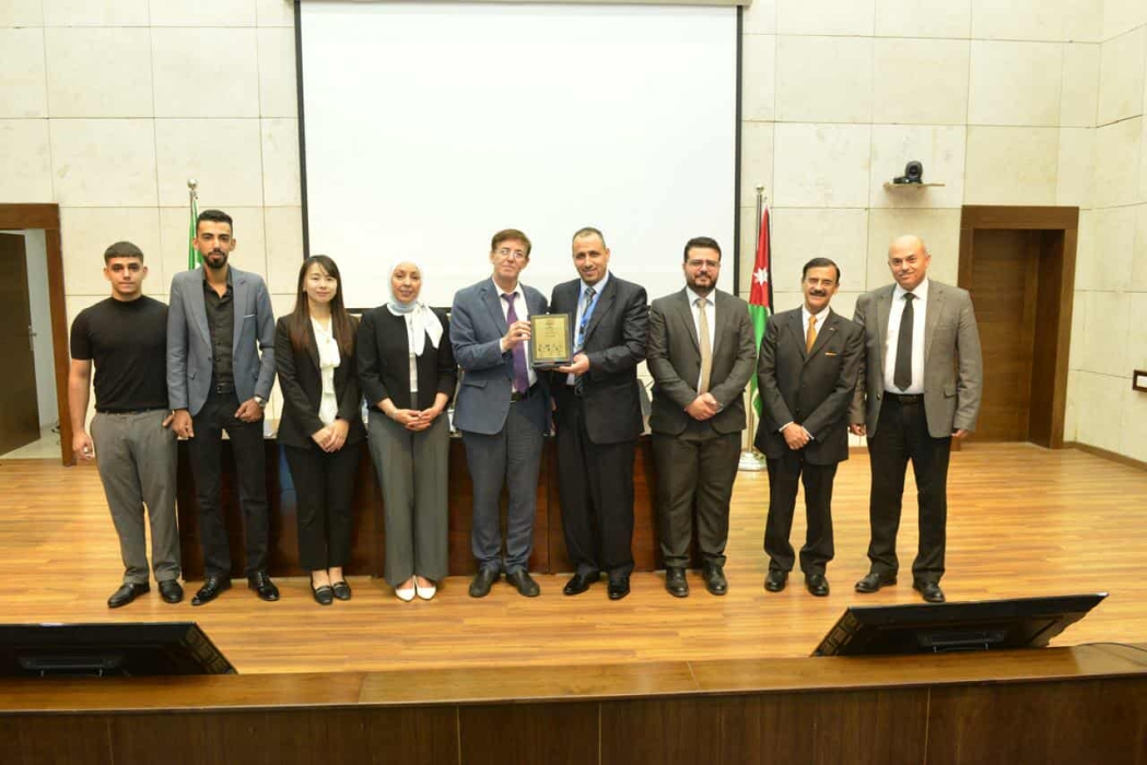 جامعة البترا بالتعاون مع نادي شعراء الطبيعة تنظم محاضرة تعريفية حول شعر الطبيعة الياباني الهايكو: