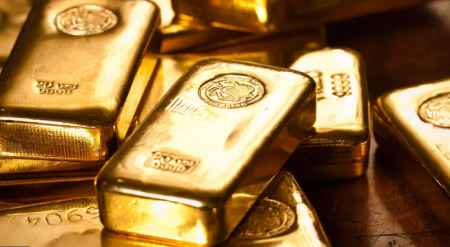 الذهب يتراجع من أعلى مستوى في 3 أسابيع متأثرًا بالدولار