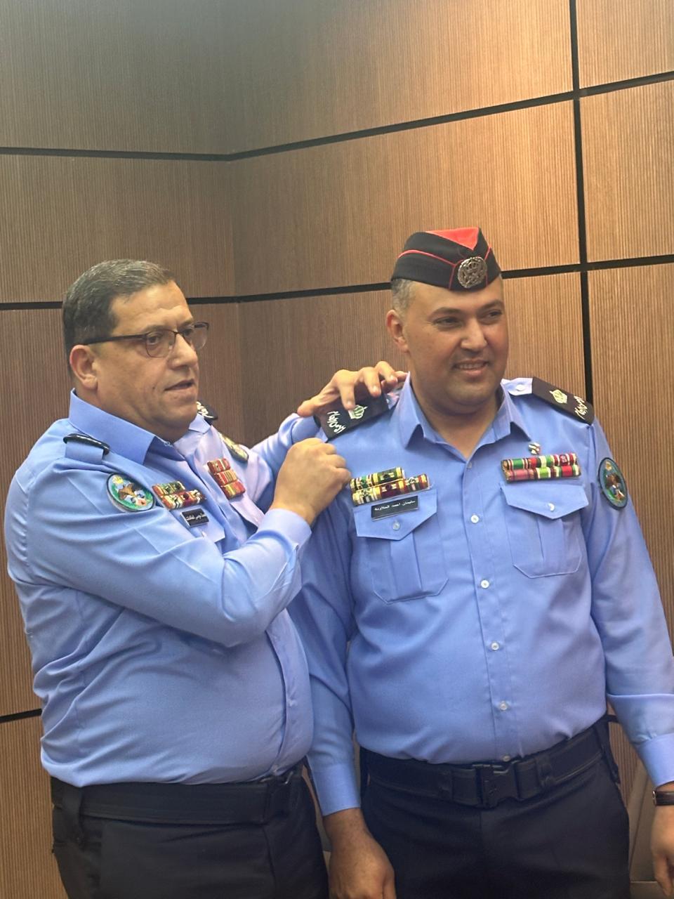 اسحاق حميدان يهنئ سليمان علاونة بترفيعه إلى رتبة رائد