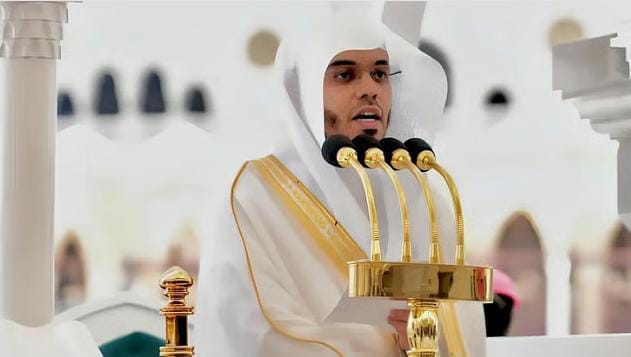 خطبة الحرم المكي تؤكد مكانة بر الوالدين وتبيّن خطور عقوقهما