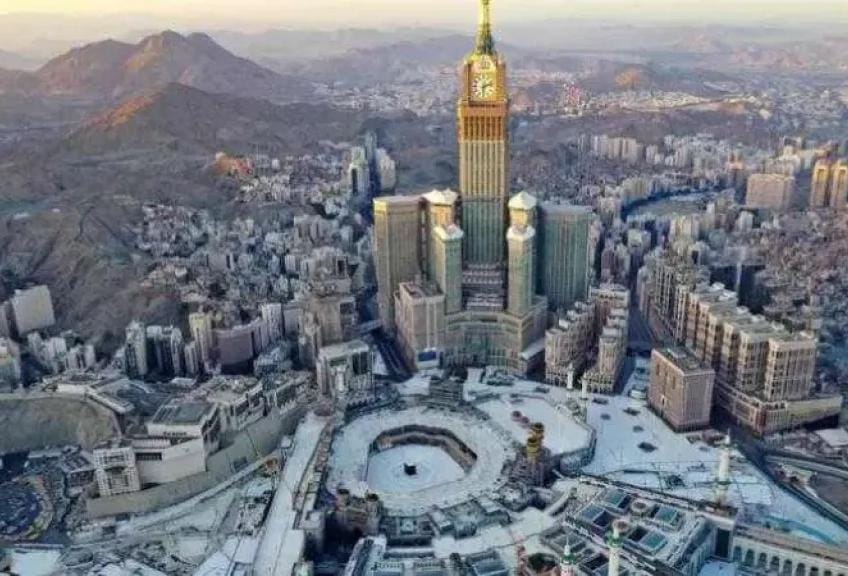 تحذير شديد.. إنذار أحمر في المدينة المنورة وأجواء ممطرة تضرب مكة