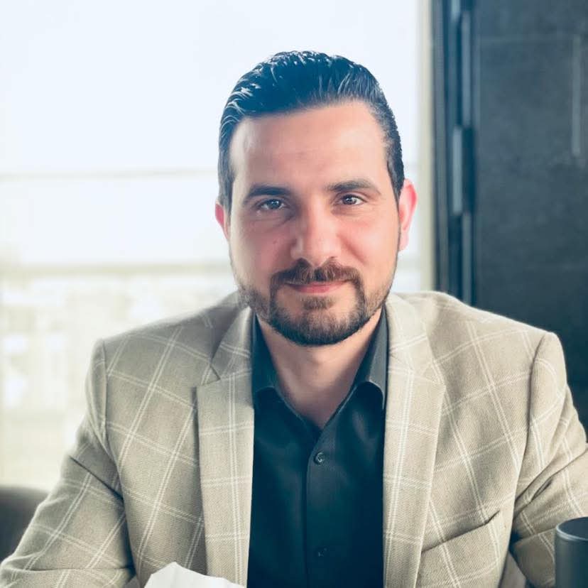 الدكتور علاء الخوالدة.. صرح من العلم والتميز في جامعة جدارا