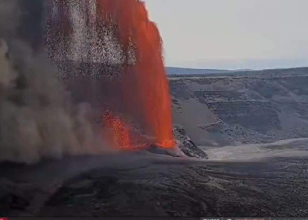 بركان كيلاويا في هاواي يثور مجدداً بقذف حمم بارتفاع 100 متر