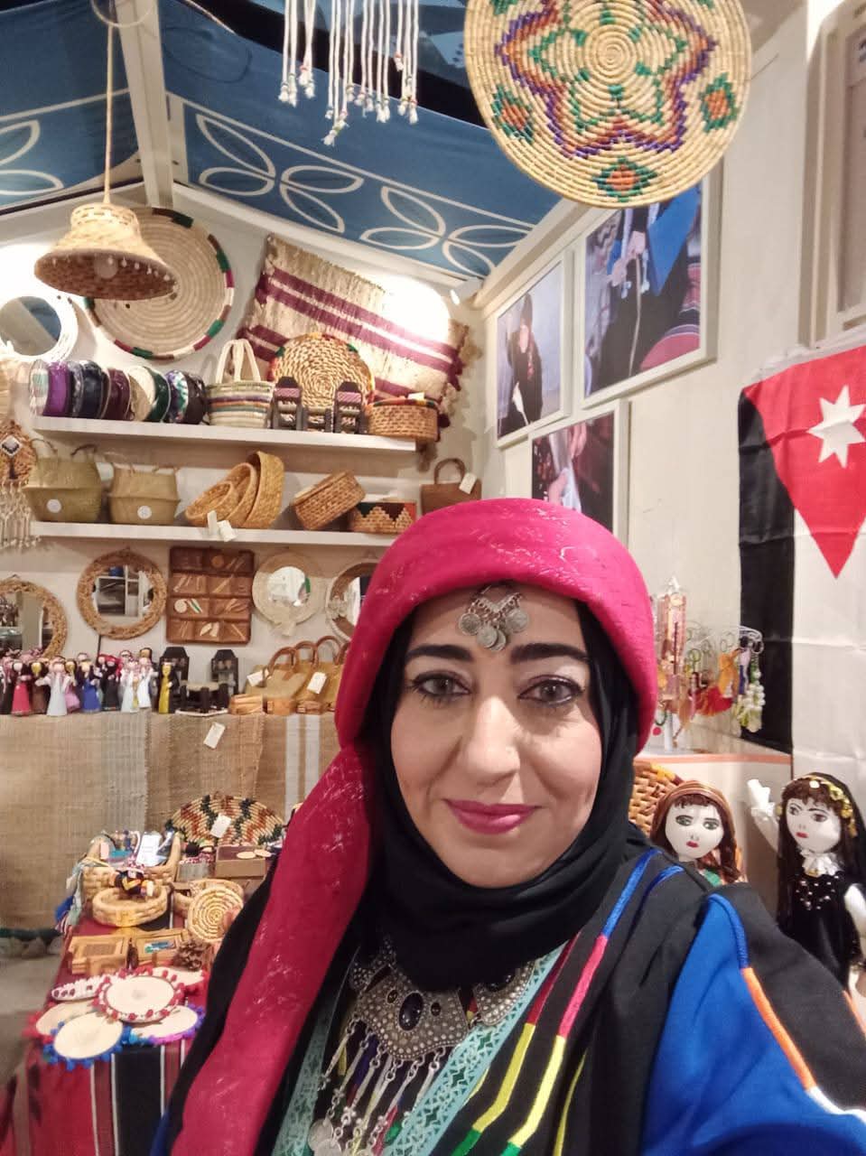 سفيرة التراث الشعبي هديل الصبيحي تمثّل محافظة البلقاء في معرض بنان بترشيح من وزارة الثقافة الأردنية.