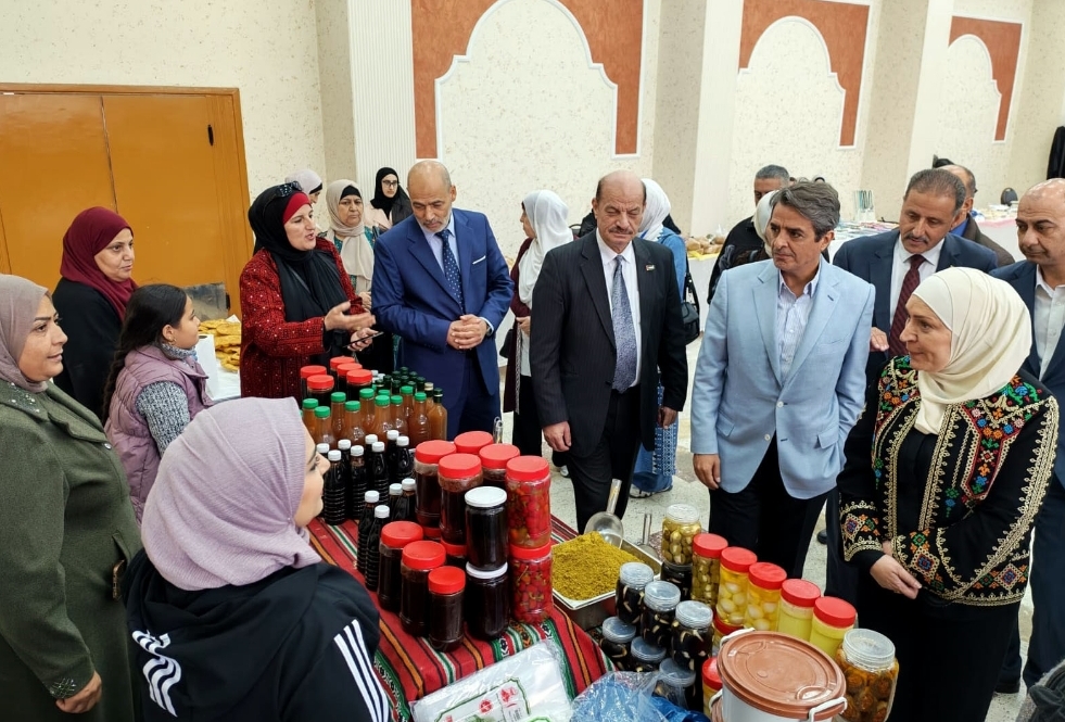 وزير الشباب يفتتح بازار ملتقى  همم الخيري في اربد