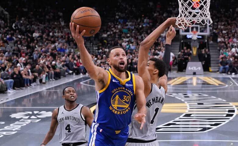 كأس nba: كوري يقود ووريرز للفوز على سبيرز والليكرز يتفوق على بيليكانز