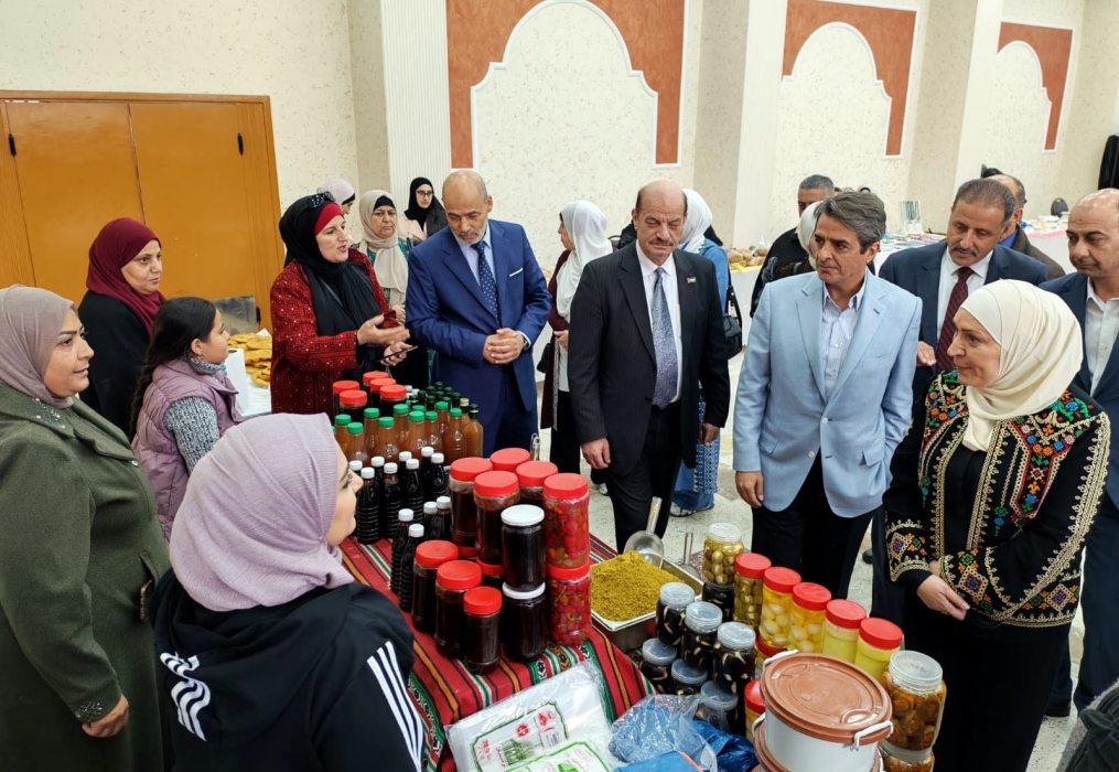 وزير الشباب يفتتح بازار ملتقى  همم الخيري في اربد