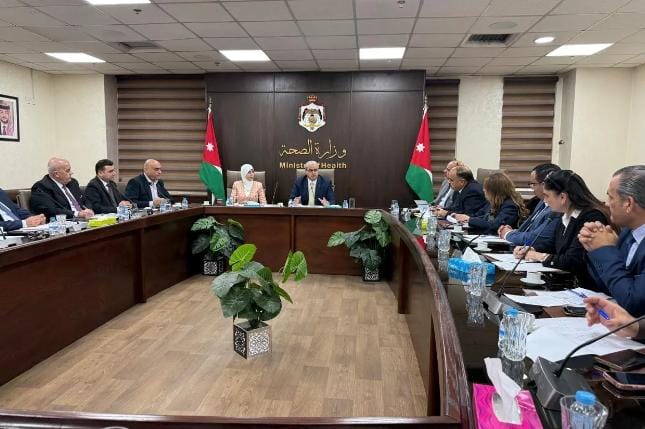 وزير الصحة... يوجه بمراقبة مخزون الأدوية والتأكد من عدم انقطاعه