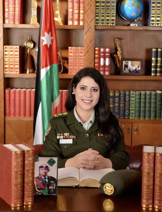 تهنئة بترفيع الدكتورة شروق المشاقبة إلى رتبة ملازم اول
