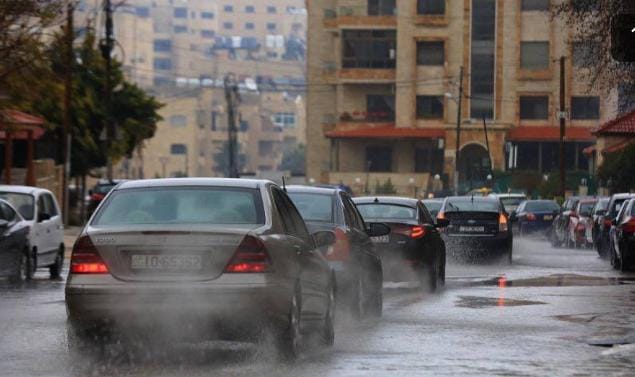 إدارة السير تدعو السائقين إلى خفض السرعات وترك مسافة أمان أثناء المطر