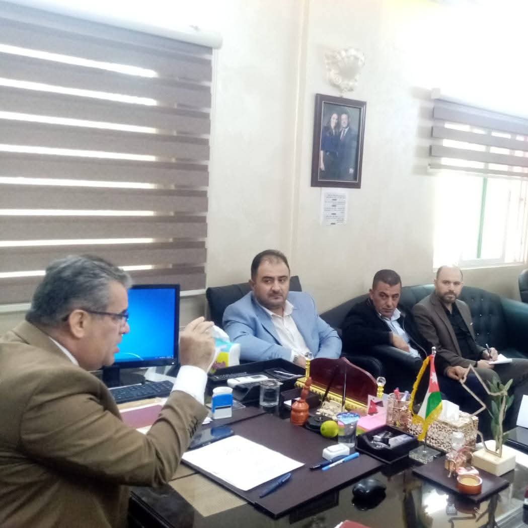 الجراح يترأس اجتماعاً لمناقشة جاهزية مراكز امتحانات الثانوية العامة في تربية الطيبة والوسطية.