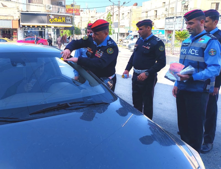 الأمن العام يواصل حملته التوعوية لتفقد جاهزية المركبات لفصل الشتاء...صور