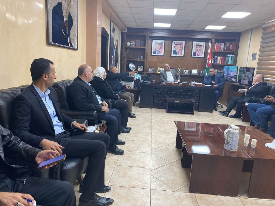 محافظ مادبا يترأس اجتماعاً لبحث خطة الطوارئ الشتوية ومراجعة ملاحظات المنخفض الأخير