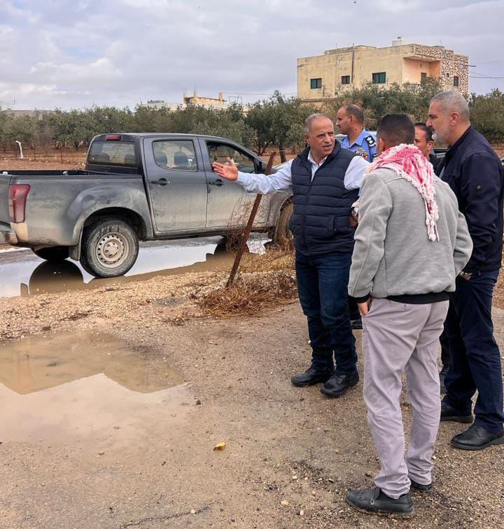 متصرف لواء فقوع يتفقد آثار المنخفض الجوي ويوجه باتخاذ إجراءات عاجلة لمعالجة تجمعات مياه الأمطار