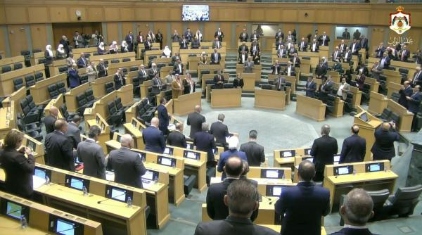 النواب يقرؤون الفاتحة على روح الملك الراحل الحسين