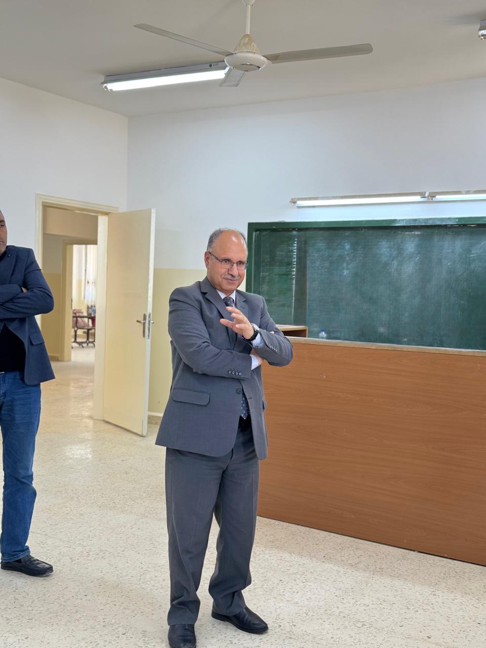 السفاسفة يتفقد سير العملية التعليمية في مدرستي المدورة الثانوية المختلطة ومدرسة المدورة الأساسية المختلطة