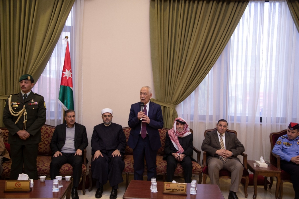 مندوبا عن الملك وولي العهد. العيسوي يعزي  عشائر المجالي والزعبي والقاضي