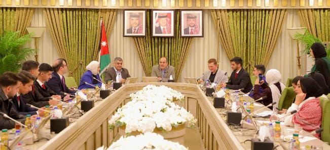 العين الملقي:  الشباب يشكّلون الركيزة الأساسية في مشروع التحديث السياسي