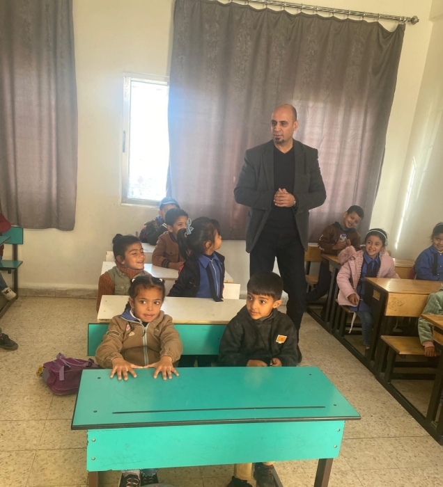 النعيمات يتفقد ثلاث مدارس ويشرح للطلاب نظام التعليم المهني BTEC