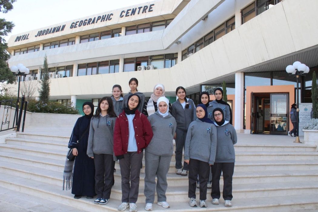زيارة علمية لطالبات أكاديمية خليل الرحمن إلى المركز الجغرافي الملكي...صور