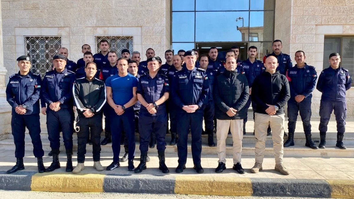 الأمن العام يختتم دورة الاعتقال التكتيكي في مديرية شرطة الرمثا