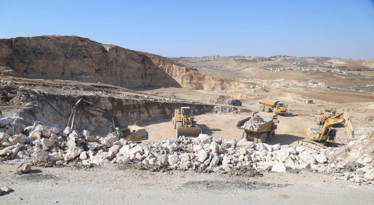 الأشغال يتفقد مشاريع طرق في البلقاء وجرش وعجلون وإربد