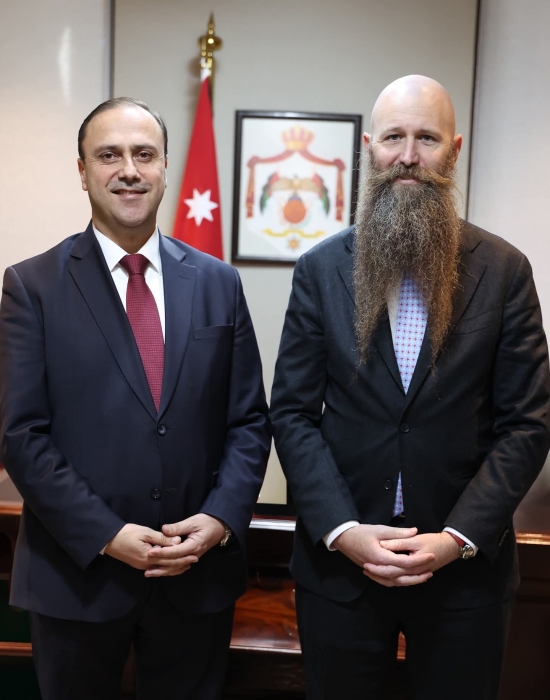 المومني وهولتسنايدر يبحثان تعزيز الشراكة الإعلامية بين عمّان وواشنطن